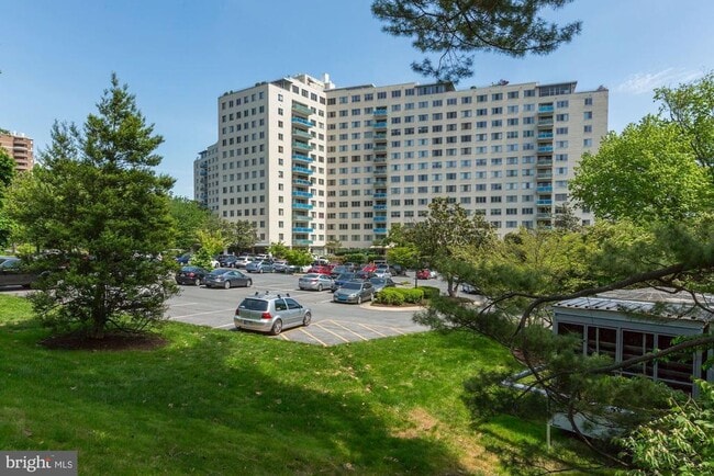 Building Photo - 10201 Grosvenor Pl