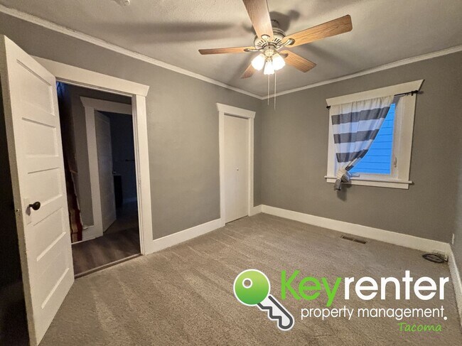 Building Photo - Cozy 4 Bedroom Tacoma Rental Home Near Lincoln District and Downtown