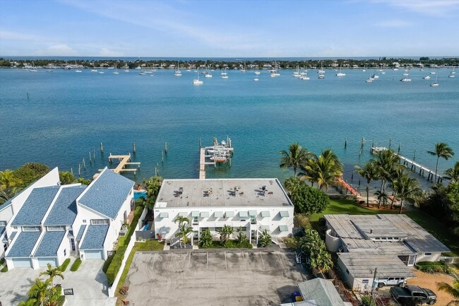 Building Photo - 300 53rd St