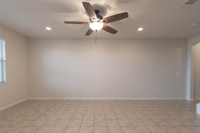 Building Photo - 2880 Donnell Dr