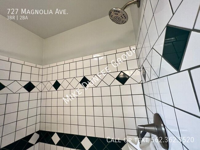 Building Photo - 727 Magnolia Ave