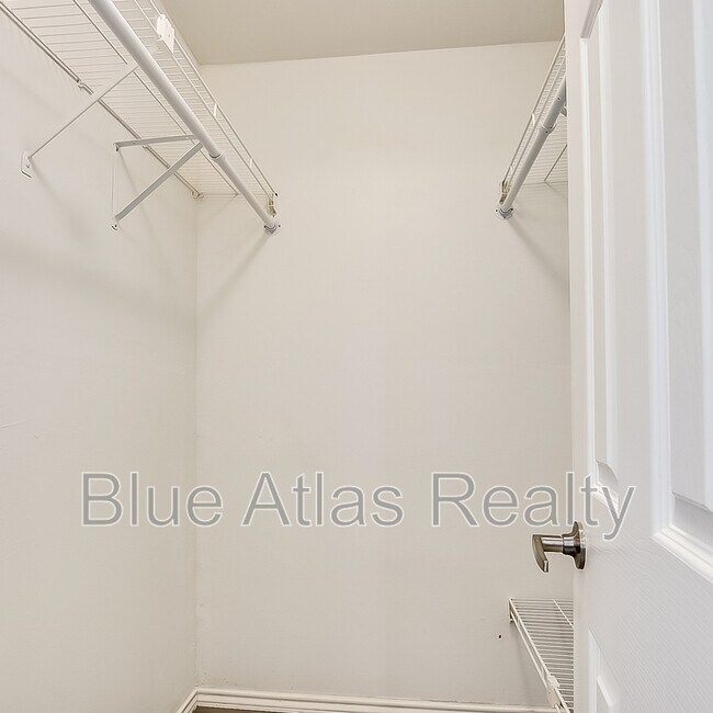 Building Photo - 1329 E Windsor Dr
