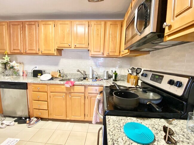 Building Photo - 222 Babcock St