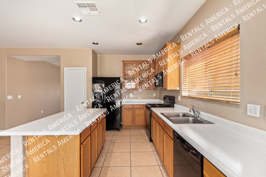 Building Photo - 664 W Silver Reef Ct