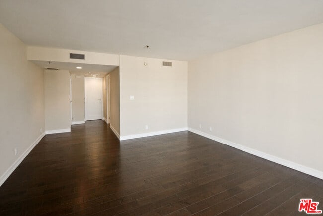 Building Photo - 10660 Wilshire Blvd