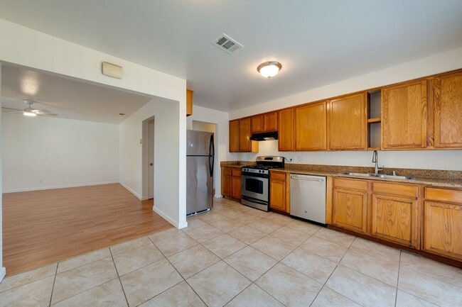 Building Photo - 7726 Laurie Way