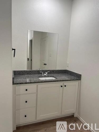 Building Photo - 5542 Kemper St