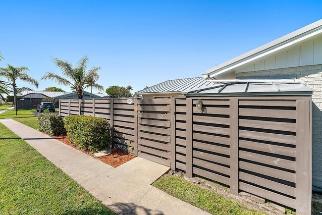 Building Photo - 1801 S US Hwy 1