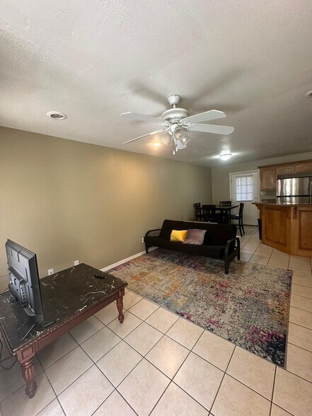 Building Photo - 1304 W Fig Ave