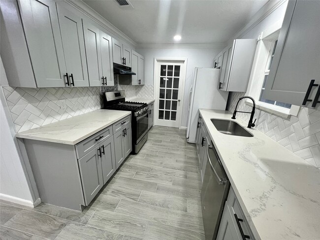 Building Photo - 1710 Longhorn Dr