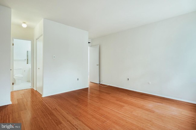 Building Photo - 711 S 18th St