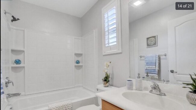 Building Photo - End Unit Townhome with Privacy and Lots of...