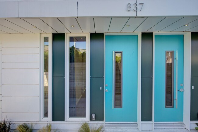Building Photo - 837 N Kingsley Dr