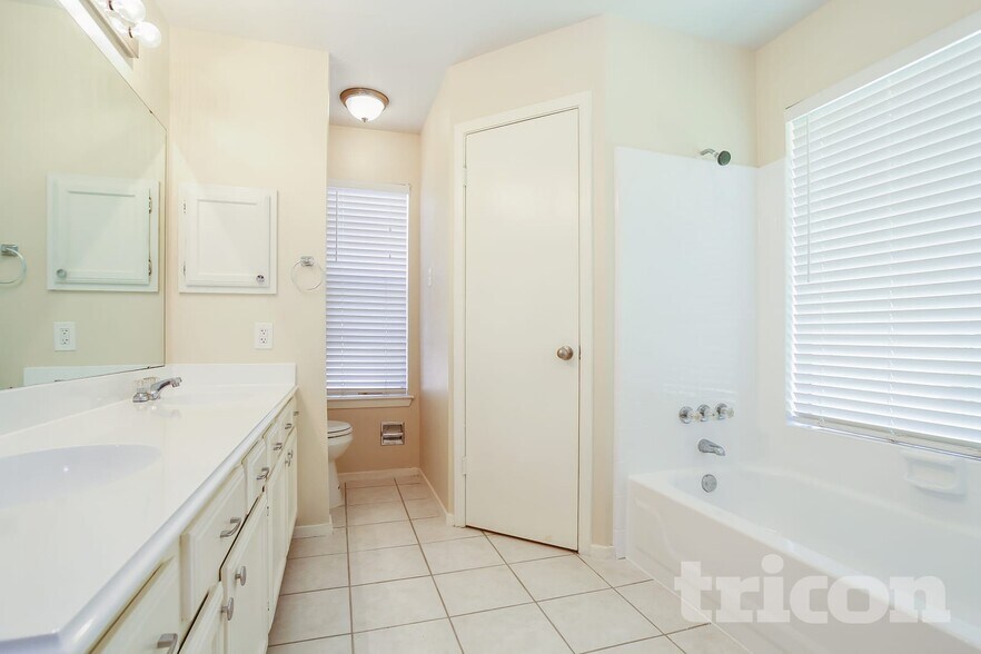 Building Photo - 3206 Sedgeborough Dr