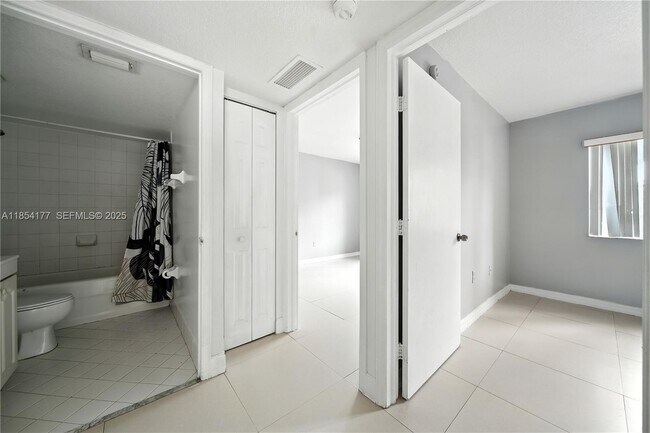 Building Photo - 1270 SE 26th St