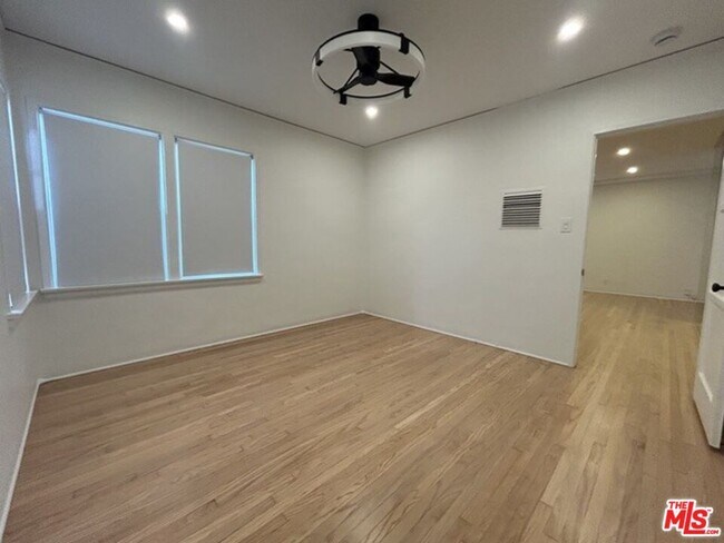 Building Photo - 10574 Ayres Ave