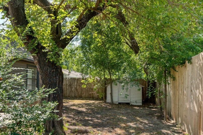 Building Photo - Cozy 3 bedroom, 1 bathroom home located in...