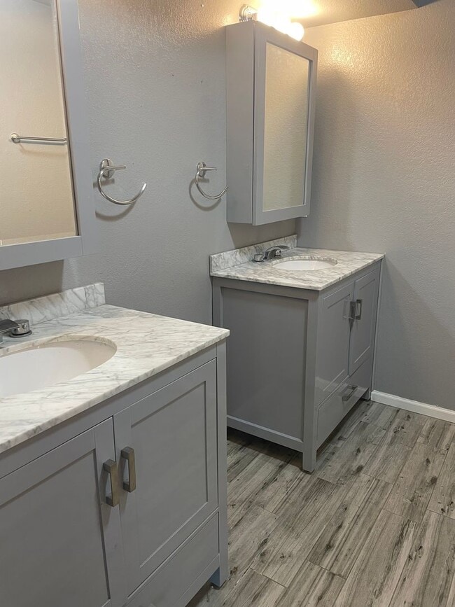 Building Photo - AMAZING LOCATION 3 Bed 2.5 Bath Townhome in Boulder near Campus