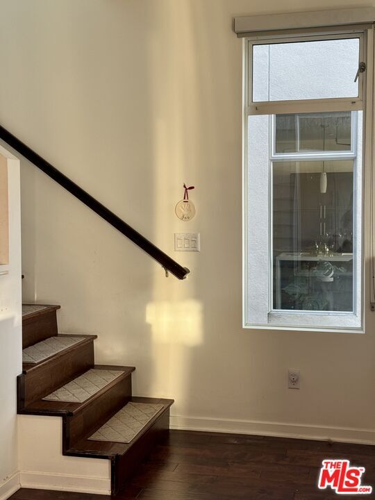 Building Photo - 2528 Via Artis