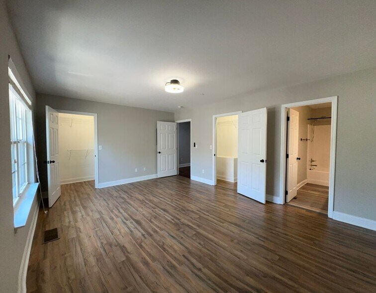 Building Photo - 1126 Maple Tree Ln