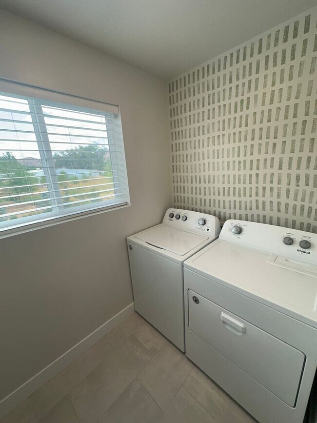 Building Photo - 3 Weeks Rent FREE! 3 Bed 2.5 Bath House for Rent in Morgan!