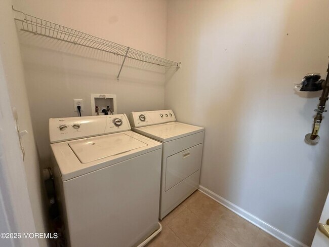 Building Photo - 33 Cooper Ave