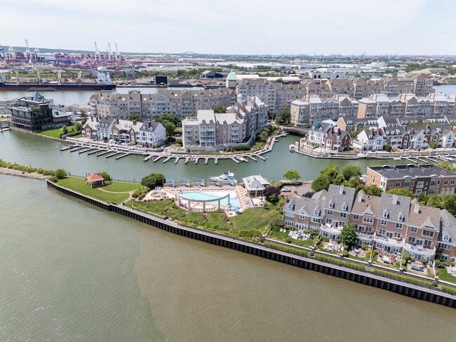 Building Photo - 207 Shearwater Ct W