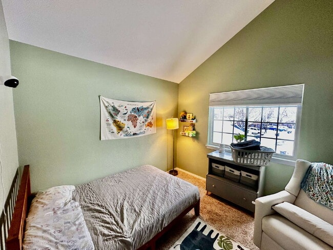 Building Photo - Available Now!  Wonderful 3-Bed Townhome Near Waneka Lake!