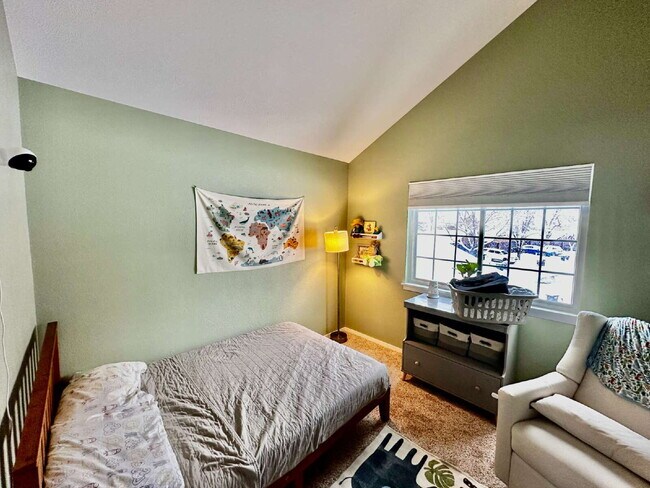 Building Photo - Wonderful 3-Bed Townhome Near Waneka Lake!