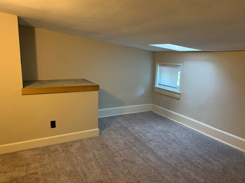 Building Photo - 114 Parker St