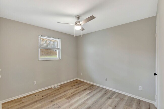 Building Photo - 7201 Longfield Dr