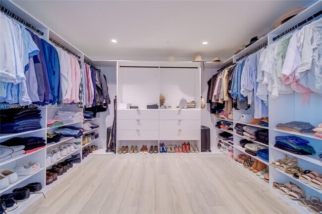 Building Photo - 8660 Arboretum Ln