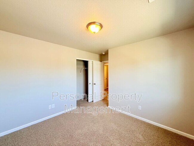 Building Photo - 2727 S White Salmon Dr