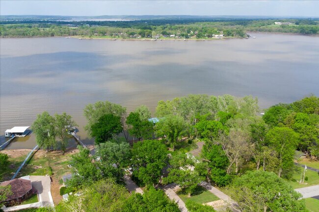Building Photo - 1115 Red Bud Dr