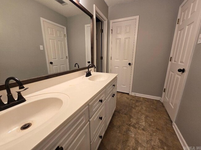 Building Photo - 1028 Kierre Dr