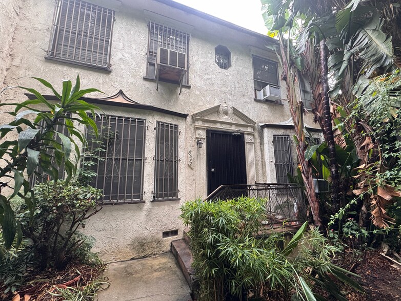 Building Photo - 8575 Holloway Dr