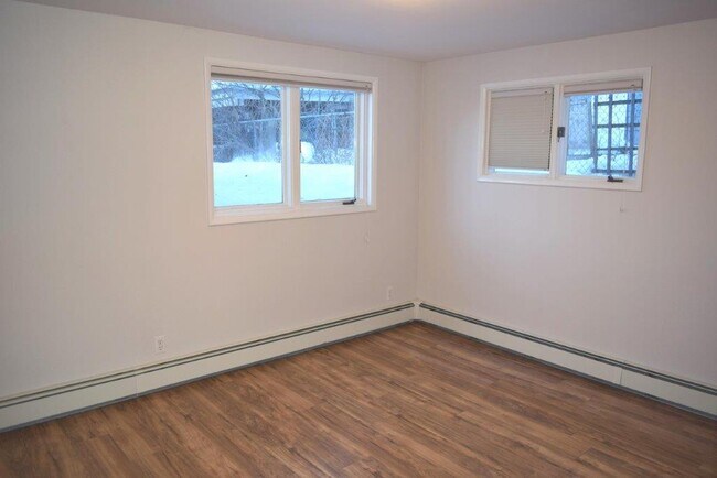 bedroom - 720 Dogwood St