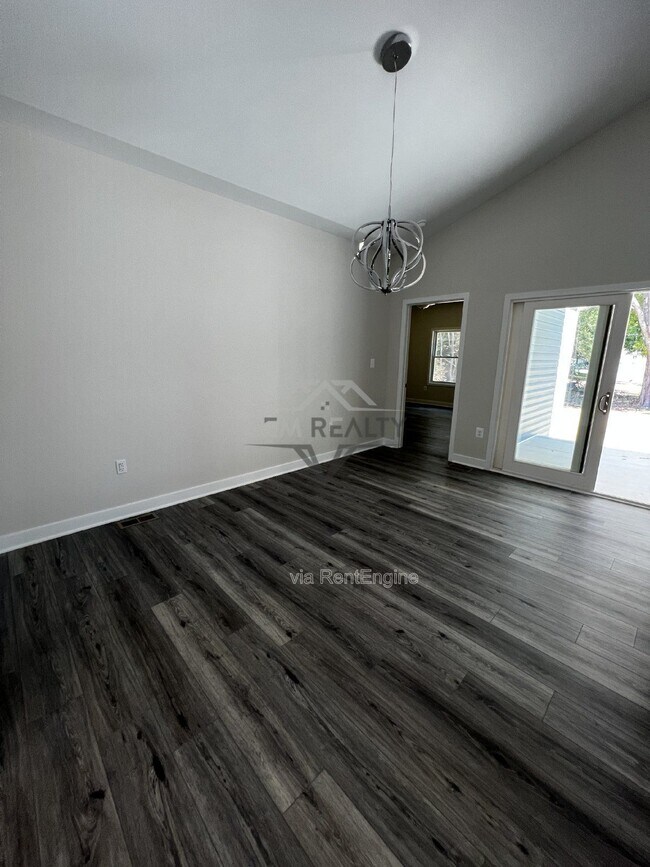 Building Photo - 38 Meadow View Ln