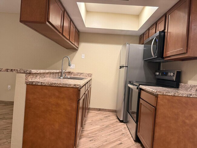 Building Photo - 461 W Holmes Ave