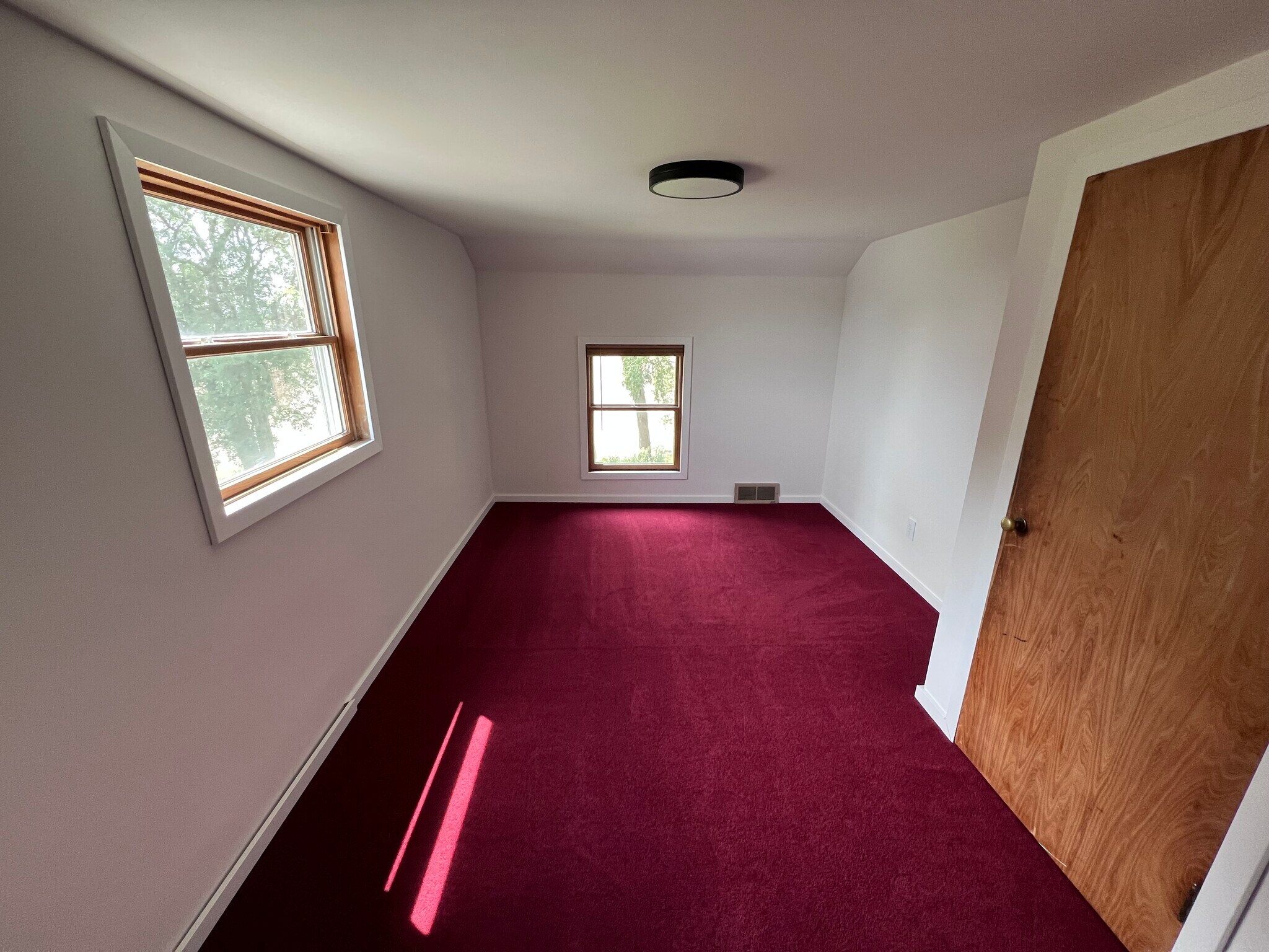 second floor SE bed - 15791 N 2700 East Rd