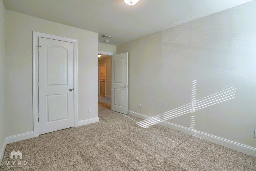 Building Photo - 1259 W End Station Dr