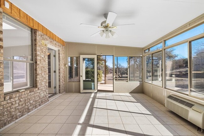 Building Photo - 100 Braeburn Cir