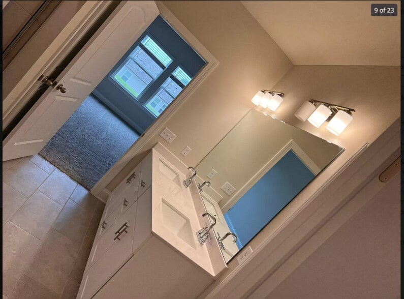 Building Photo - 1310 Tulip Ct