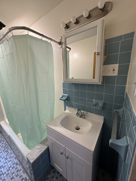 Building Photo - 10 Oakland Sq