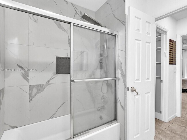 Building Photo - 5130 SW 40th Ave