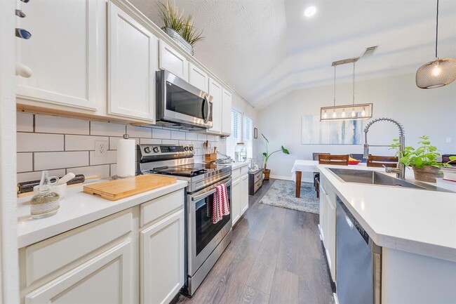 Building Photo - 15110 Diamond Way