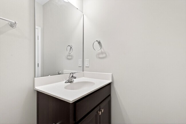 Building Photo - Beautiful 4BR End-Unit Townhome in Prime Apex Location!