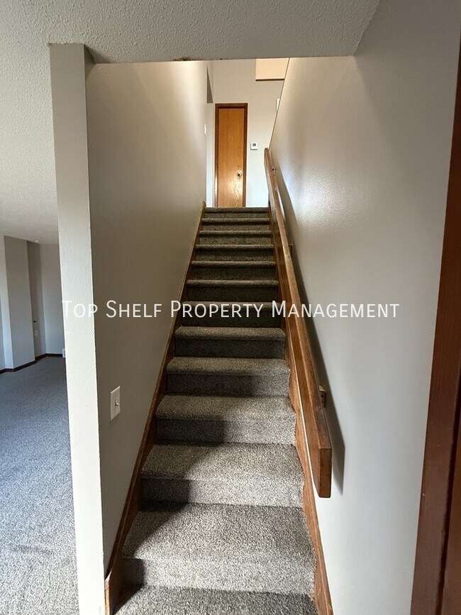 Building Photo - 2616 Beverly Dr