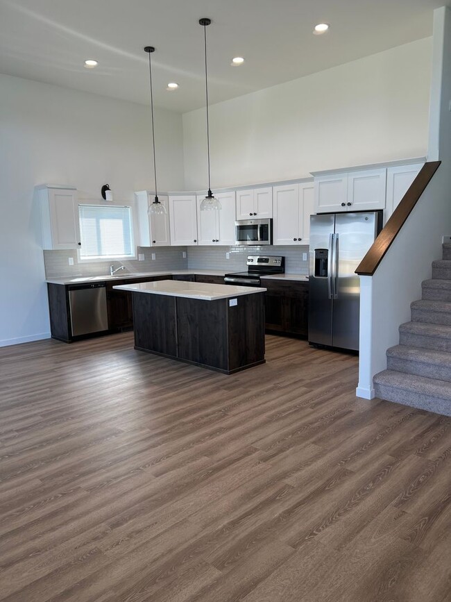 Building Photo - 3 Bed 2 Bath Single Family Home