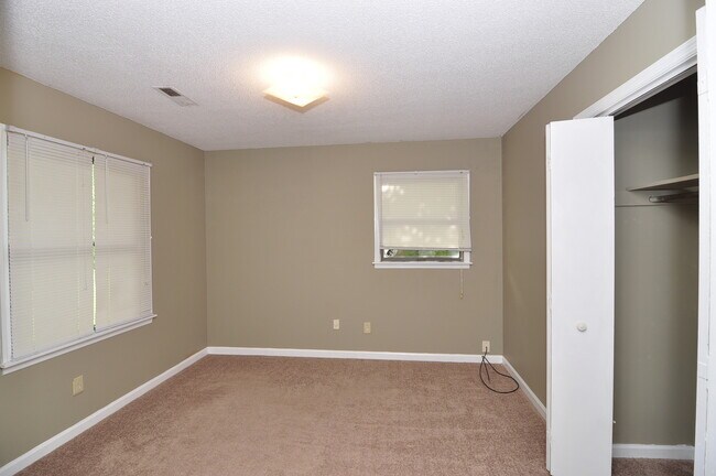 Building Photo - Blake Bottom 1332